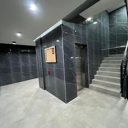 One Bedroom With Parking Near Hilton Apartman *