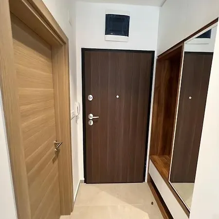 One Bedroom With Parking Near Hilton Szkopje