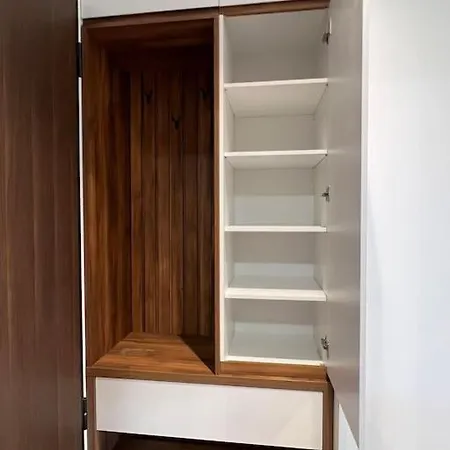 One Bedroom With Parking Near Hilton Apartman *