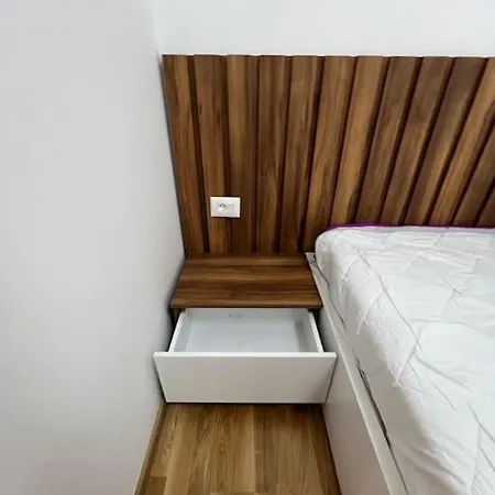 One Bedroom With Parking Near Hilton