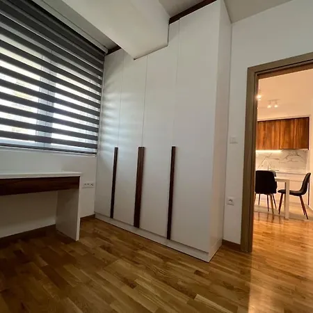 One Bedroom With Parking Near Hilton Szkopje