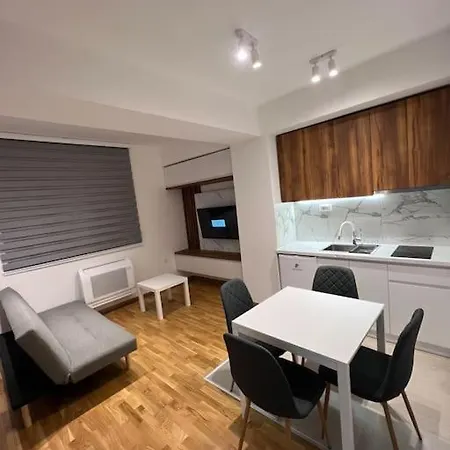 One Bedroom With Parking Near Hilton *