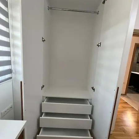 One Bedroom With Parking Near Hilton