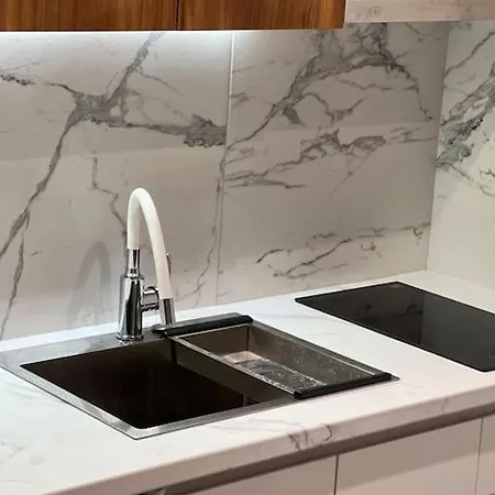 One Bedroom With Parking Near Hilton Apartman *