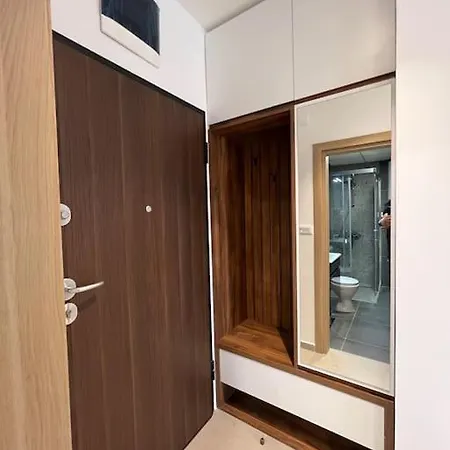 One Bedroom With Parking Near Hilton *